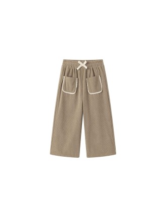Pantalón ancho bolsillos...